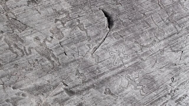 rock art, primitive graffitti, graffitti, camuni, prehistoric graffitti, Italy, camuni, preistoric, primitive, Rock Drawings, rock graffiti, petroglyphs,