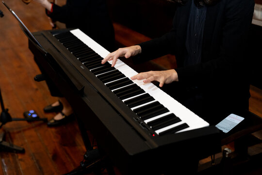 piano, m&uacute;sica, mano, teclado, instrumento, m&uacute;sico, pianista, cl&aacute;sica, negro, ruido, jazz, clave, dedo, artista, concierto, actores, musical, canciones, melodioso, cuerda