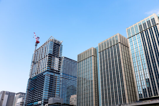 大阪・堂島浜／アクア堂島NBFタワー （西館）と建築中の高層ビル