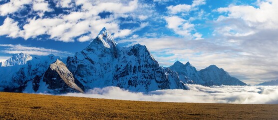 Obraz premium Mount Ama Dablam evening sunset Nepal Himalaya mountain