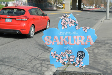 Naklejka premium Bloor on the Park BIA novelty shaped welcome sign for Sakura or cherry blossom viewing at High Park, Toronto (looking north on Keele St, north of Bloor St W)