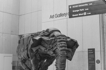 Naklejka premium black and white view of Couch Monster by Brian Jungen outside the Art Gallery of Ontario, 317 Dundas St W and McCaul St, Toronto