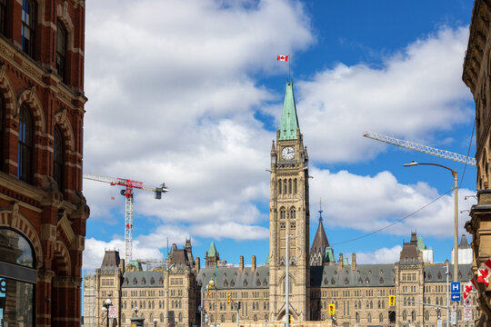 Canadian Parliament building with construction cranes in Ottawa downtown