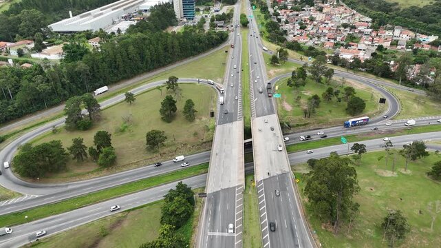 Atibaia/SP vista de cima: imagens de drone de alta resolu&ccedil;&atilde;o. Destaque para arquitetura, loteamentos e o clima das montanhas. Filmagem a&eacute;rea profissional em Atibaia. #AtibaiaSP #Drone #ImagensAereas