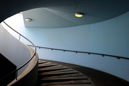 Wendeltreppe zu einer Fu&szlig;g&auml;ngerunterf&uuml;hrung in Basel