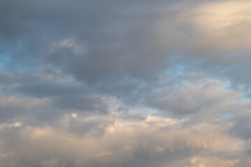 Obraz premium Peaceful morning sky. Serene dawn illuminates peaceful clouds. Calm sunrise bathes tranquil sky hues. Early morning tranquility with soothing light and gentle cloud painting