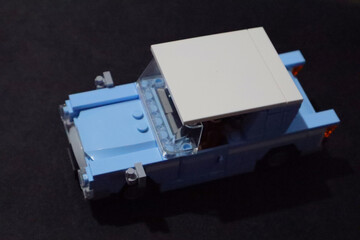 Naklejka premium light blue car in darkness