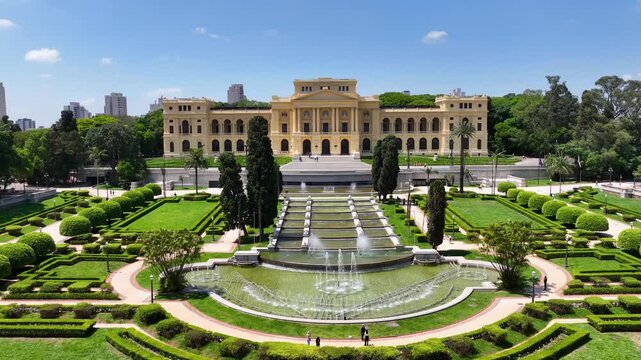 Marco da Independ&ecirc;ncia: Arquitetura Neocl&aacute;ssica do Museu Paulista vista por drone - Aerial view of Ipiranga Museum and French gardens, Sao Paulo Brazil - 4K drone footage