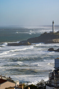La pointe Saint Martin et la grande plage &agrave; Biarritz en France	