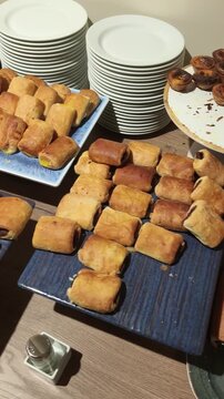  dulces portugues desayunando buffet en hotel 