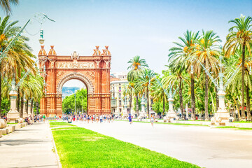 Obraz premium Passeig de Luis Companys and Arc de Triomf, Barcelona Spain
