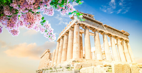 Naklejka premium Parthenon temple over bright blue sky background, Acropolis hill, Athens Greece, web banner format