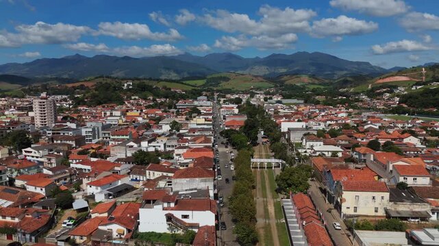Video Panorama de drone de Itanhandu Minas Gerais com paisagem montanhosa da Mantiqueira	
