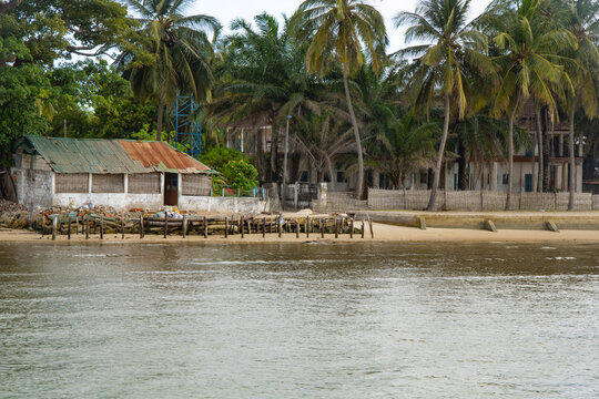 Plage &icirc;le de Carabane en Casamance
