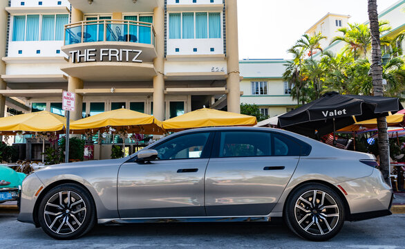Miami, Florida, USA - July 27, 2025: Grey electric saloon car, side view. BMW i7 G70 generation 2023 sedan or saloon electric car. Luxury electric sedan car BMW i7 G70. Car BMW i7 G70 parked outdoor.