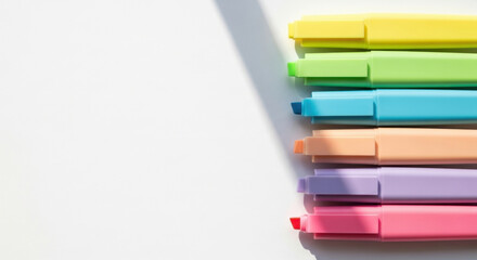 Fototapeta premium Pastel Colored Highlighters: Organized and Vibrant Stationery for School, Office, Creative Projects, Emphasizing Important Notes