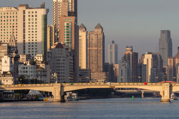 Naklejka premium guangzhou peiple's bridge and skyscrapers at dusk