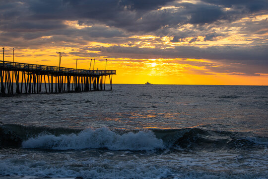 Sunrise at the Virginia Beach pier