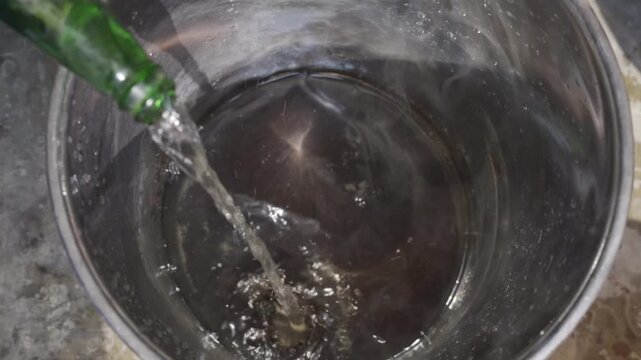 Gold extraction in a small workshop using chemical methods