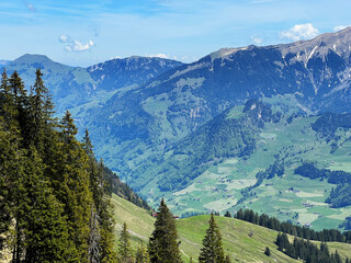 Alpine meadows and pastures on the slopes of the Uri Alps mountain massif and in the alpine valley Melchtal - Canton of Obwalden, Switzerland (Kanton Obwald, Schweiz) © Mario