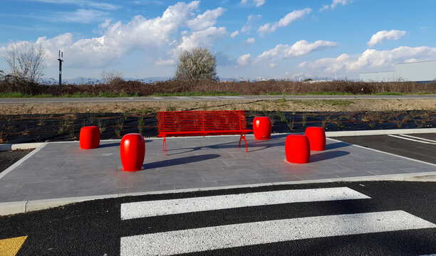 Panchina rossa a favore della sicurezza delle donne