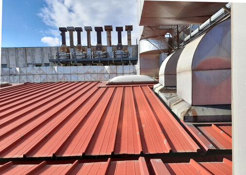 Stabilimento industriale abbandonato - copertura e ciminiere  