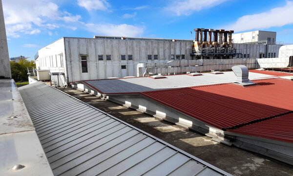 Stabilimento industriale abbandonato - copertura e ciminiere  