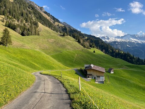 Trails for walking, hiking, sports and recreation on the slopes of the Melchtal alpine valley and in the Uri Alps mountain massif, Kerns - Canton of Obwalden, Switzerland (Kanton Obwald, Schweiz)