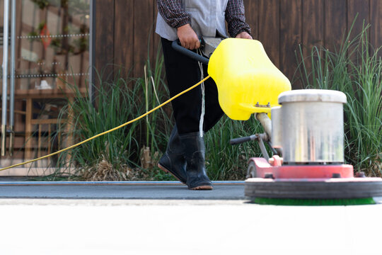washing floor with machine