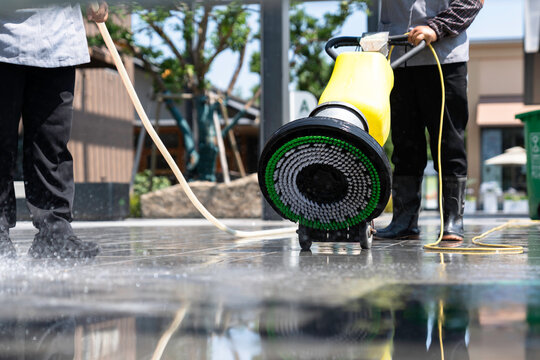 washing floor with machine