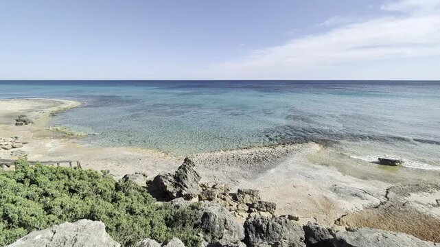 Salento - Panoramica della costa incontaminata di Monaco Mirante - Maruggio, Puglia, Italia (HDR Video)