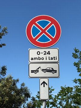 Cartello divieto di fermata , divieto di sosta 