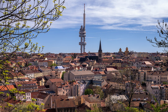 Blick vom Veitsberg auf den Prager Stadtteil Zizkov mit Fernsehturm