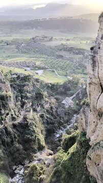 Vista panor&aacute;mica del Tajo de Ronda y valle andaluz