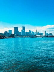 Naklejka premium Yokohama Skyline Across the Bay