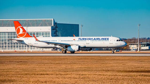 TC-JSY Turkish Airlines Airbus A321 passenger jet airplane on a sunny winter day at Munich airport, MUC, Freising, Bavaria, Germany