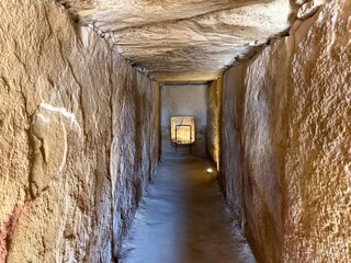 Corredor interior del Dolmen de Viera, Antequera © DiegoCalvi