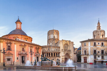 Fototapeta premium Virgen square with Cathedral and Basilica in Valencia, Spain. Wide angle view, golden hour evening light, clear sky