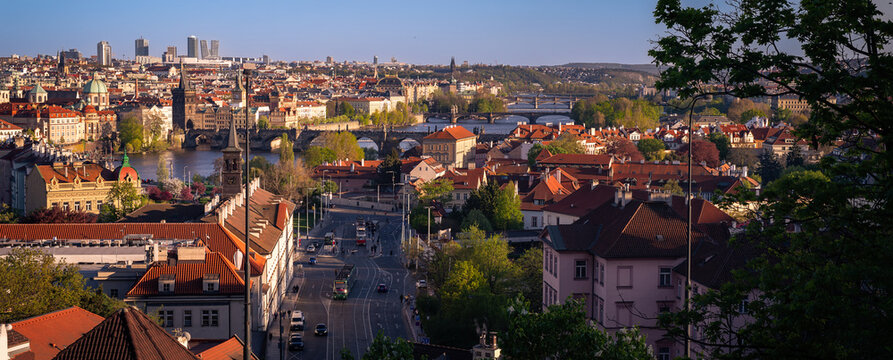 Panoramablick vom Hradschin auf die Moldau mit Karsbr&uuml;cke, Kleinseite und Altstadt