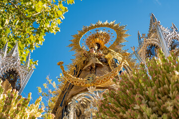 Obraz premium Pilgrimage of the Virgin in Seville, Spain, one afternoon along the coast, thousands of people walk alongside her and return to her Catholic basilica church in Spain
