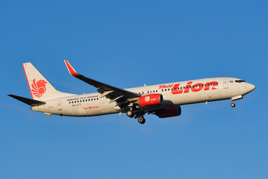 Thai Lion Air Boeing 737-900ER (HS-LTT) passenger plane on final approach to Narita Airport.