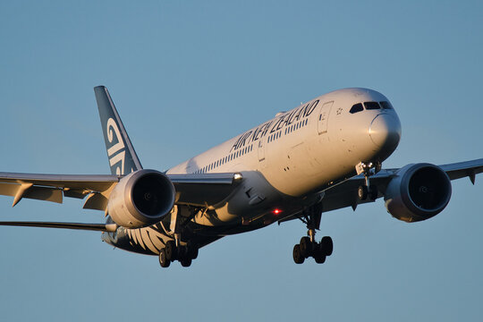 Air New Zealand Boeing 787-9 Dreamliner (ZK-NZC) passenger plane on final approach to Narita Airport.