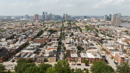 Obraz premium Afternoon aerial view of historic row homes in the Riverside neighborhood of Baltimore, Maryland, USA.