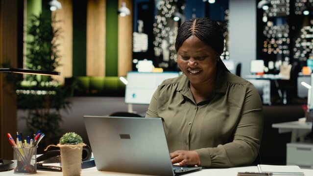 Tactical businesswoman getting a new clever idea at night time, visionary person with ingenuity and originality. Brilliant woman discovering a solution, breakthrough for growth. Camera B.