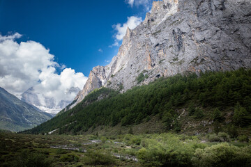 Fototapeta premium Shangri-La Cliff Landscape in National Park