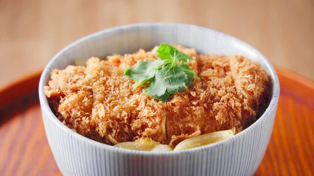 カツ丼 三つ葉を添えたとんかつの卵とじ丼