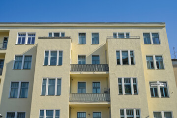 Fototapeta premium Einfacher Altbau, Wohnhaus, Eisenacher Straße, Schöneberg, Berlin, Deutschland