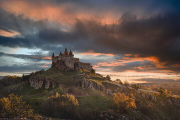 Obraz premium Medieval Castle on Hilltop Under Dramatic Sunset Sky
