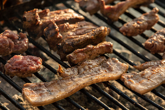 Grilled ribs detail and bacon 2