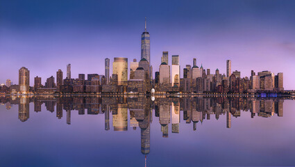 Fototapeta premium Stunning NYC Skyline Reflection at Twilight, Modern Cityscape Panorama